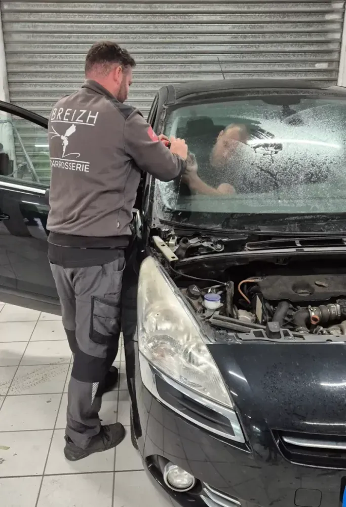 Réparation et remplacement de vitrage automobile dans le Finistère